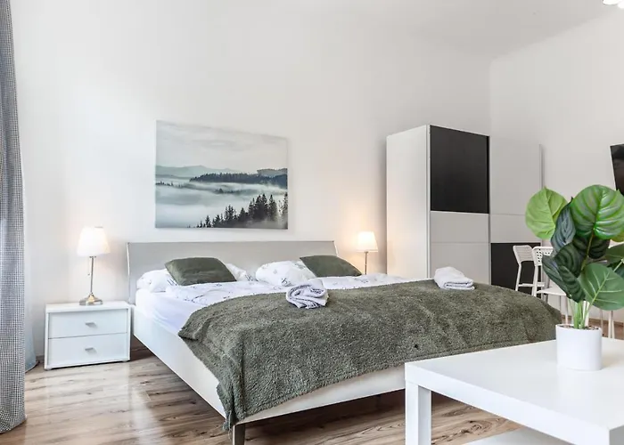 Affordable 2br Apt- Connected To The Whole *