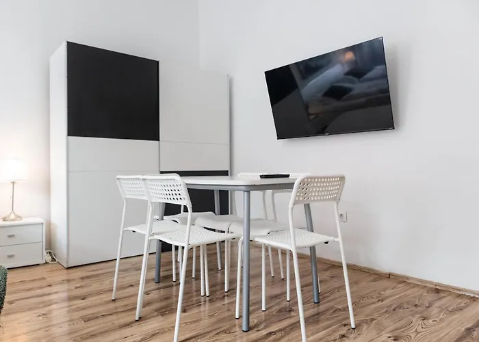 Affordable 2br Apt- Connected To The Whole *